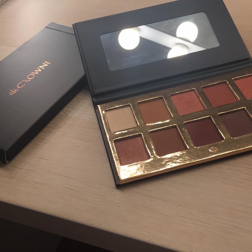 Crown Pro Feugo Eyeshadow Palette